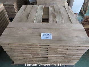O revestimento de madeira natural da espessura 1mm folheia a categoria Rift Sawn Medium Density de C
