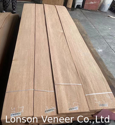 Quarter Cut Red Oak Veneer Espessura 0,45 mm Painel de Veneer de Madeira Grau AAA